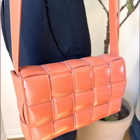 Woven Grid Faux Leather Shoulder Bag - Picture 4 of 8